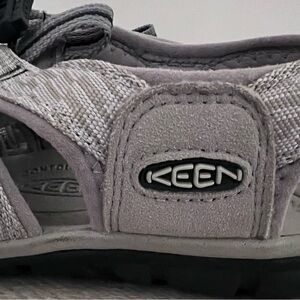 Keen Gray Sandals Versatile and Comfortable